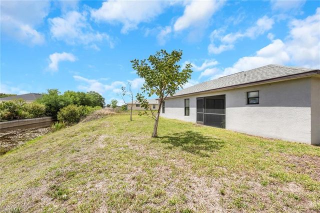 1726 NE 10th LN, Cape Coral, FL 33909