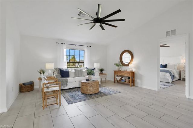 1726 NE 10th LN, Cape Coral, FL 33909