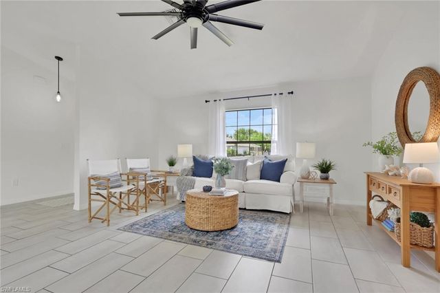 1726 NE 10th LN, Cape Coral, FL 33909