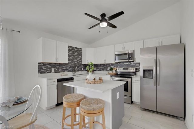 1726 NE 10th LN, Cape Coral, FL 33909