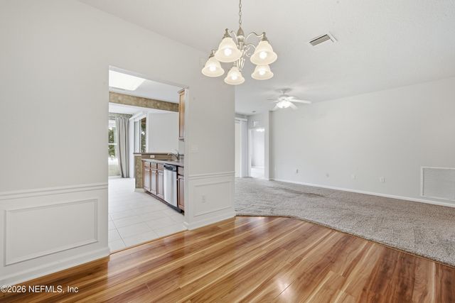6668 WHITE BLOSSOM Circle 33F, Jacksonville, FL 32258