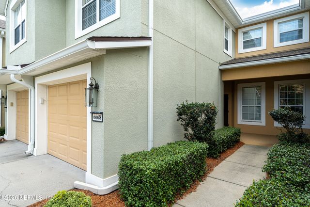 6668 WHITE BLOSSOM Circle 33F, Jacksonville, FL 32258