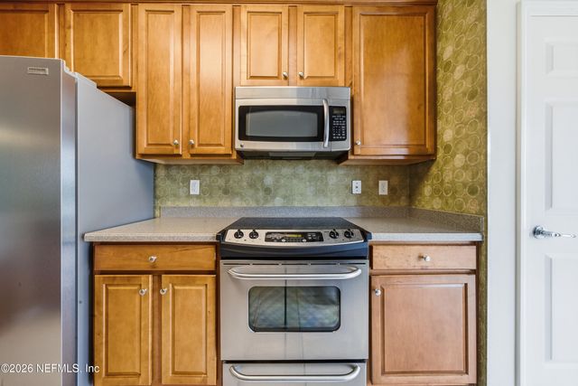 6668 WHITE BLOSSOM Circle 33F, Jacksonville, FL 32258
