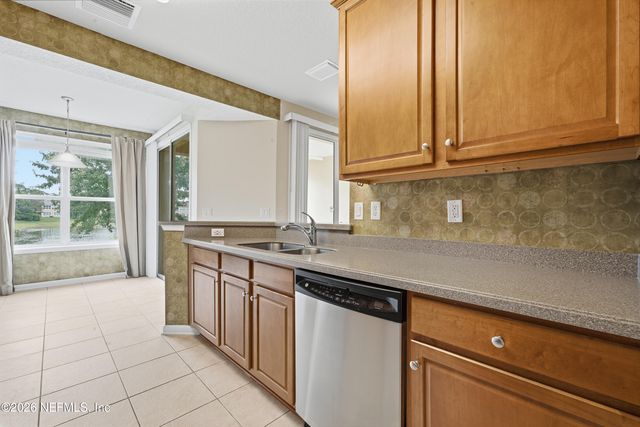 6668 WHITE BLOSSOM Circle 33F, Jacksonville, FL 32258