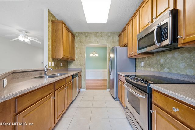 6668 WHITE BLOSSOM Circle 33F, Jacksonville, FL 32258