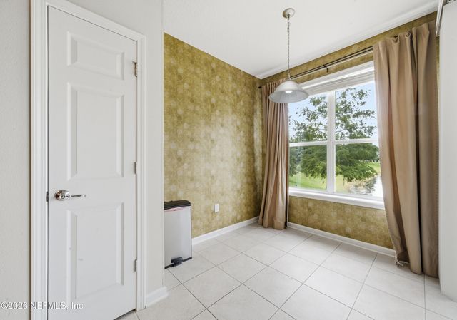 6668 WHITE BLOSSOM Circle 33F, Jacksonville, FL 32258