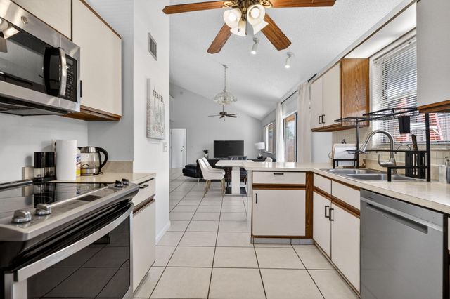 102 Maplecrest Circle, Jupiter, FL 33458