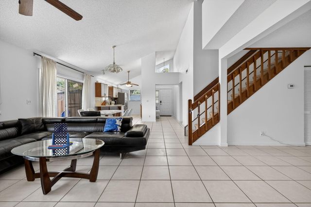 102 Maplecrest Circle, Jupiter, FL 33458