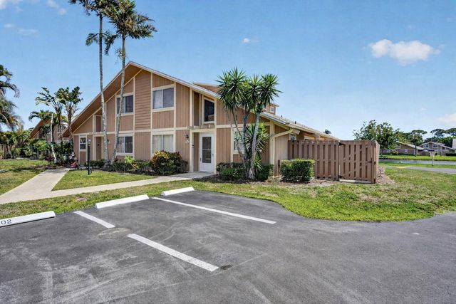 102 Maplecrest Circle, Jupiter, FL 33458