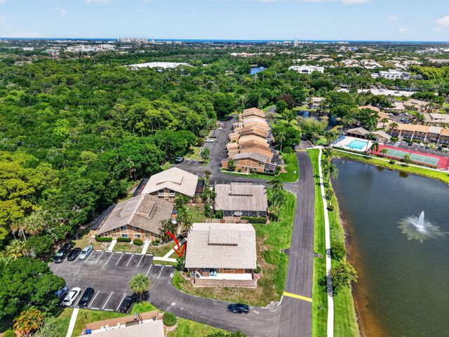 102 Maplecrest Circle, Jupiter, FL 33458