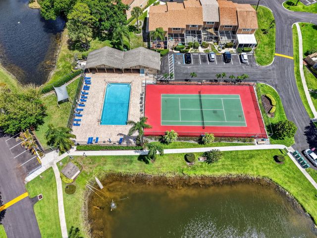 102 Maplecrest Circle, Jupiter, FL 33458