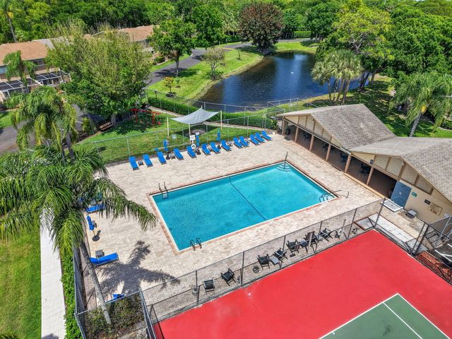 102 Maplecrest Circle, Jupiter, FL 33458