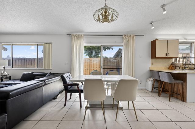 102 Maplecrest Circle, Jupiter, FL 33458