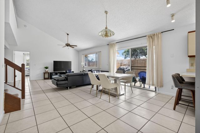 102 Maplecrest Circle, Jupiter, FL 33458
