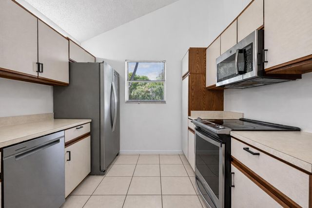 102 Maplecrest Circle, Jupiter, FL 33458