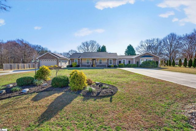 1012 Berry Drive, Boiling Springs, SC 29316