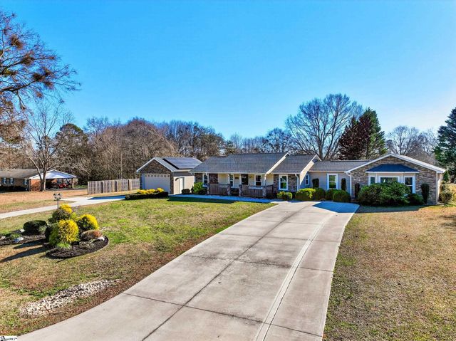 1012 Berry Drive, Boiling Springs, SC 29316