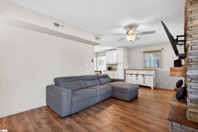 1012 Berry Drive, Boiling Springs, SC 29316