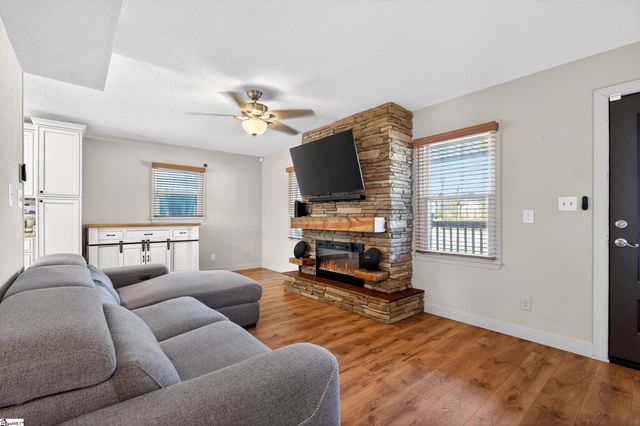 1012 Berry Drive, Boiling Springs, SC 29316