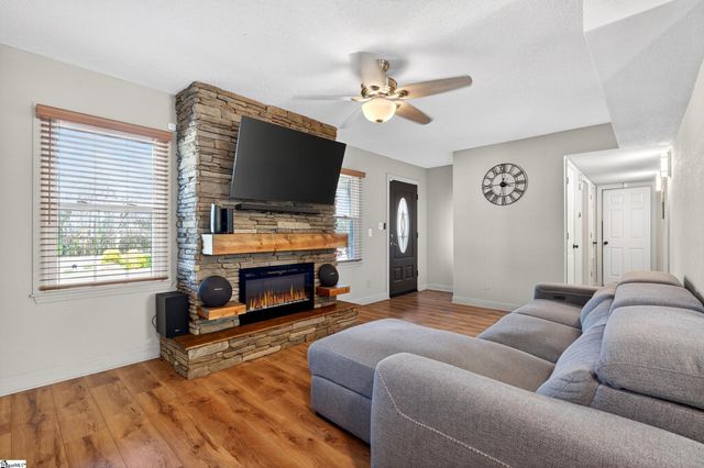 1012 Berry Drive, Boiling Springs, SC 29316