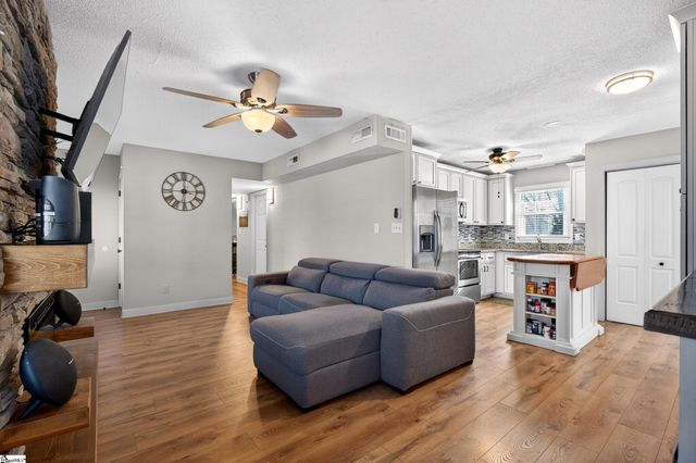 1012 Berry Drive, Boiling Springs, SC 29316