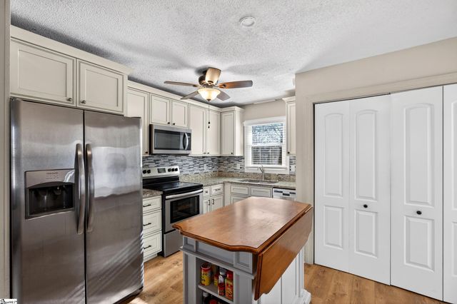 1012 Berry Drive, Boiling Springs, SC 29316