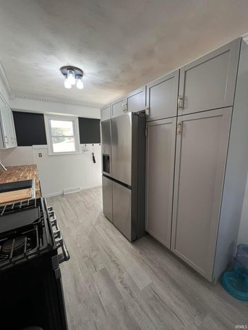 2 Pin Oak Drive, Vincennes, IN 47591