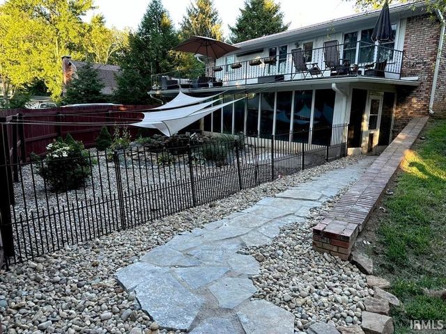 2 Pin Oak Drive, Vincennes, IN 47591