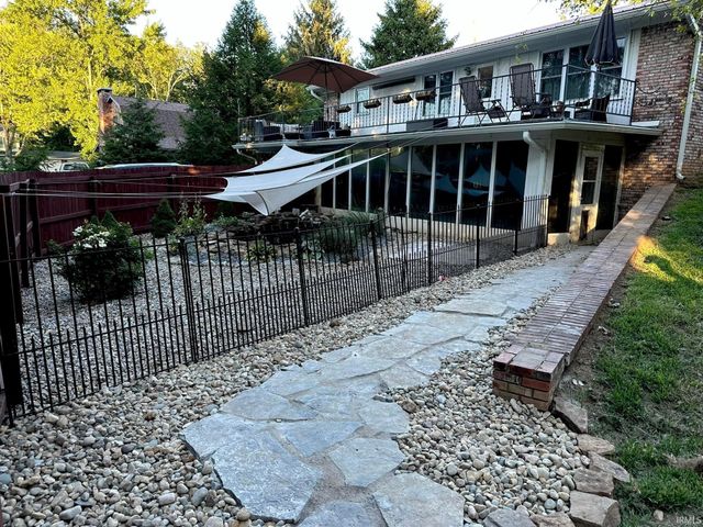 2 Pin Oak Drive, Vincennes, IN 47591