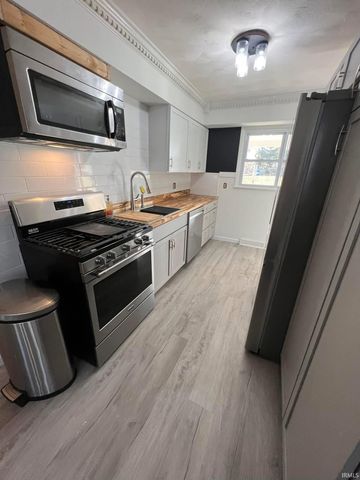 2 Pin Oak Drive, Vincennes, IN 47591