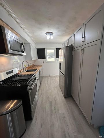 2 Pin Oak Drive, Vincennes, IN 47591