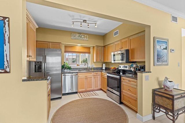 5020 Harmony Circle 203, Vero Beach, FL 32967