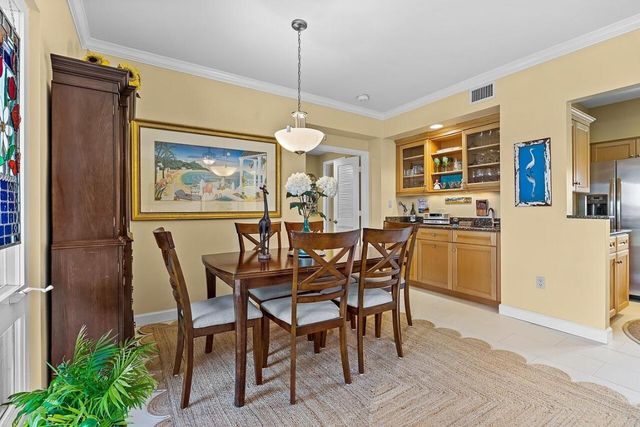 5020 Harmony Circle 203, Vero Beach, FL 32967