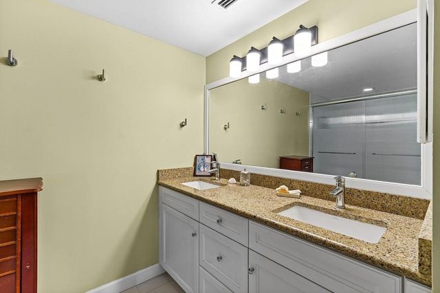 5020 Harmony Circle 203, Vero Beach, FL 32967