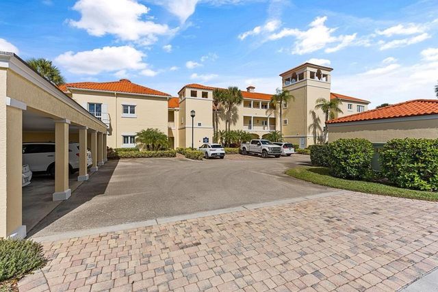 5020 Harmony Circle 203, Vero Beach, FL 32967