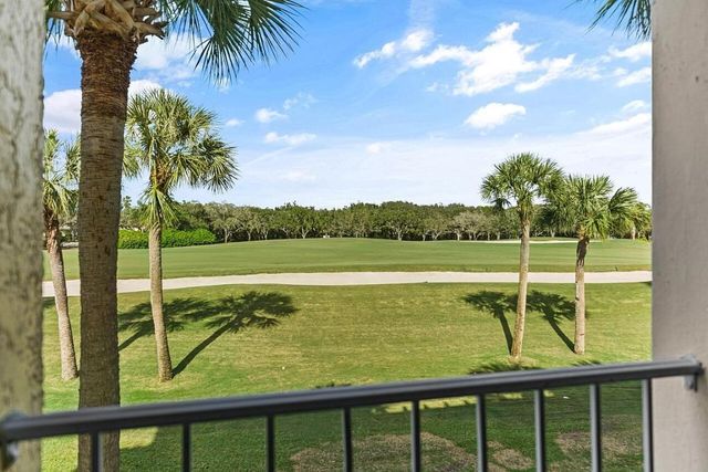 5020 Harmony Circle 203, Vero Beach, FL 32967