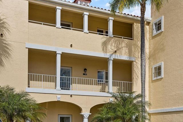 5020 Harmony Circle 203, Vero Beach, FL 32967