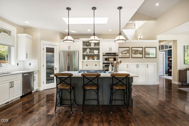 2215 NW High Lakes Loop, Bend, OR 97703