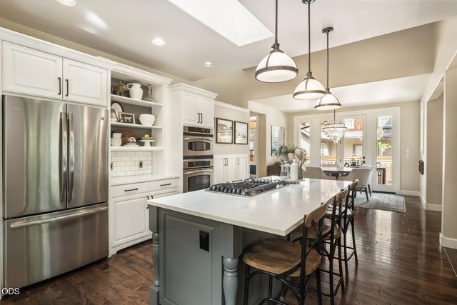 2215 NW High Lakes Loop, Bend, OR 97703