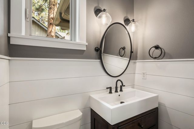 2215 NW High Lakes Loop, Bend, OR 97703