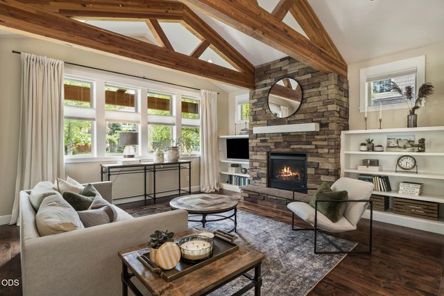 2215 NW High Lakes Loop, Bend, OR 97703