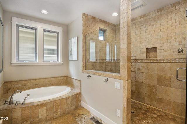 2215 NW High Lakes Loop, Bend, OR 97703