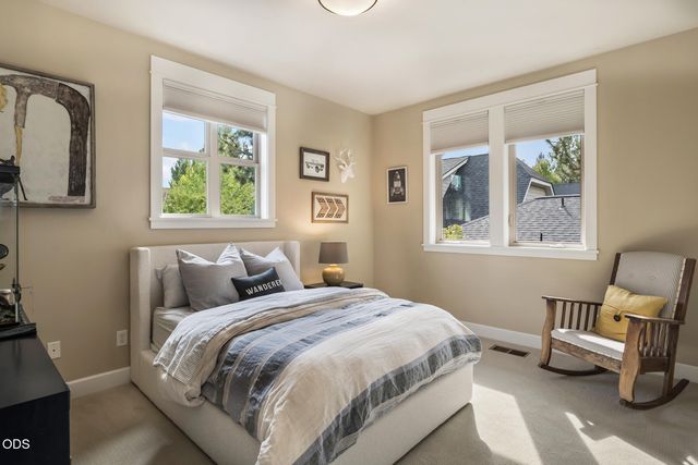 2215 NW High Lakes Loop, Bend, OR 97703