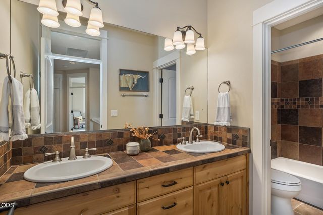 2215 NW High Lakes Loop, Bend, OR 97703