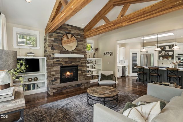 2215 NW High Lakes Loop, Bend, OR 97703