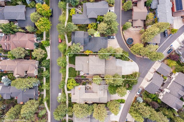 2215 NW High Lakes Loop, Bend, OR 97703