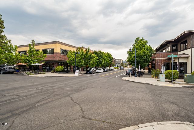 2215 NW High Lakes Loop, Bend, OR 97703