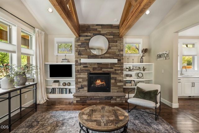 2215 NW High Lakes Loop, Bend, OR 97703