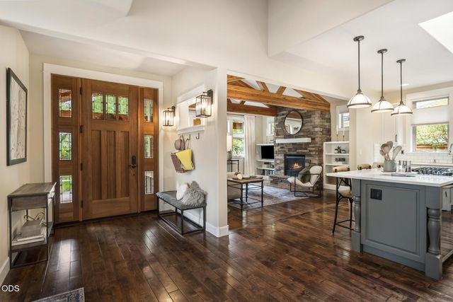 2215 NW High Lakes Loop, Bend, OR 97703