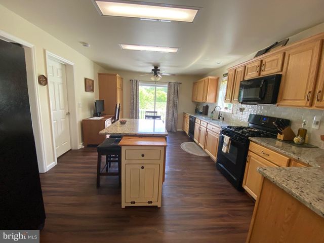 4 WAGTAIL CT, Bechtelsville, PA 19505